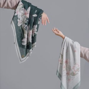 Hijab Segi Empat Voal Motif Lily